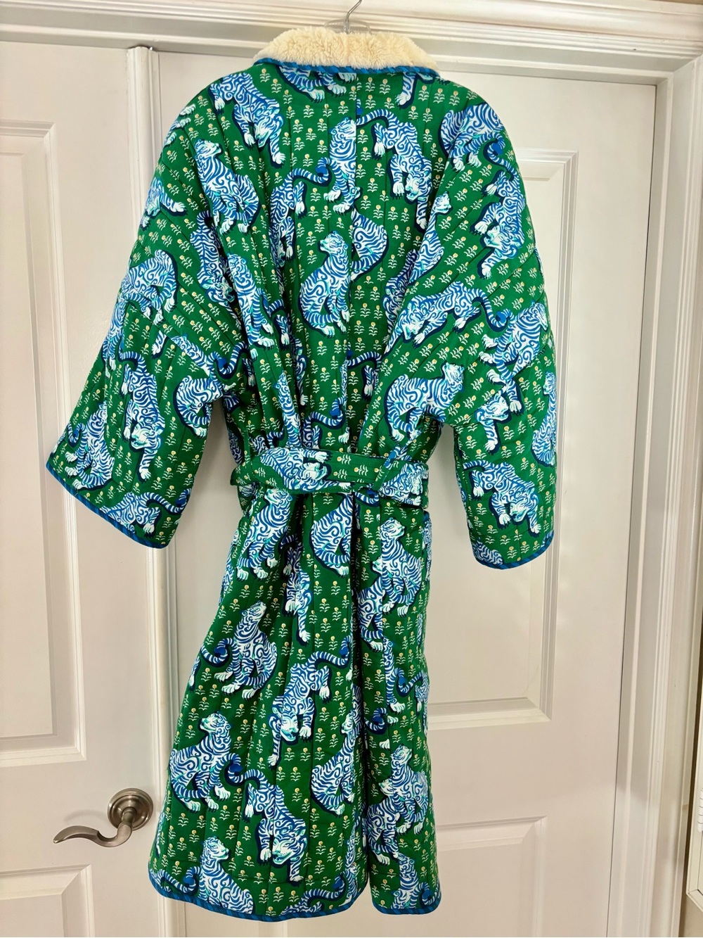 Printfresh Quilted Sherpa Lined Robe Tiger Queen Jade Print Size L/XL - Picture 4 of 9